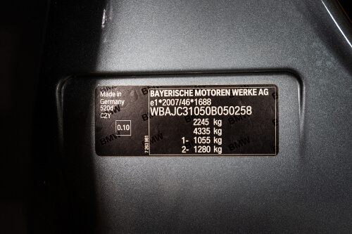 Placa características coche